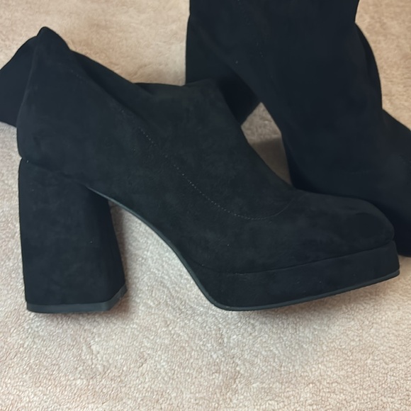 Simple Suede Chunky Heel Slip on Booties - Picture 4 of 4